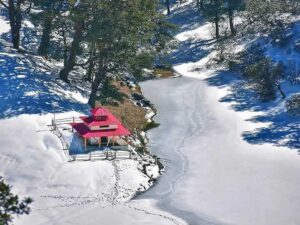 local deity temple enroute Dayara Bugyal trek