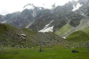Snowy giants guarding the kund