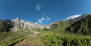Boulders meeting the glacial stream